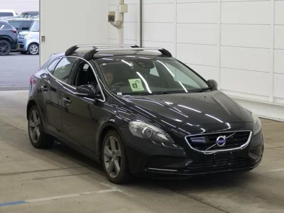 Volvo V40  с аукциона в Японии