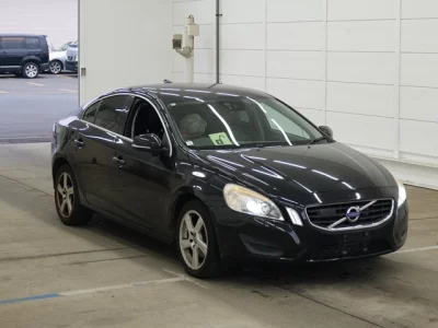 Volvo S60  с аукциона в Японии