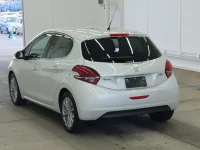 Peugeot 208 лот № 5016 оценка RA  с аукциона в Японии 1