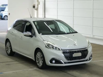 Peugeot 208  с аукциона в Японии