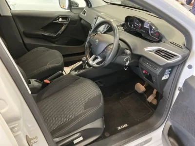 Peugeot 208  с аукциона в Японии