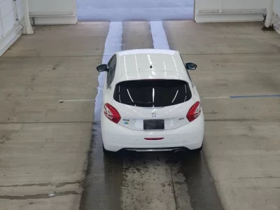 Peugeot 208  с аукциона в Японии
