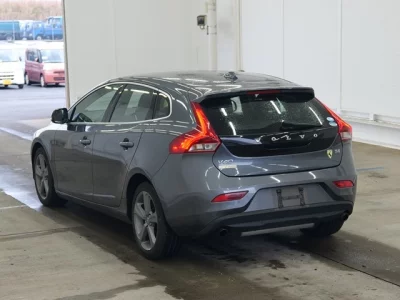 Volvo V40  с аукциона в Японии