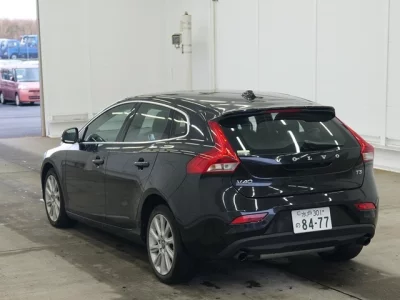 Volvo V40  с аукциона в Японии