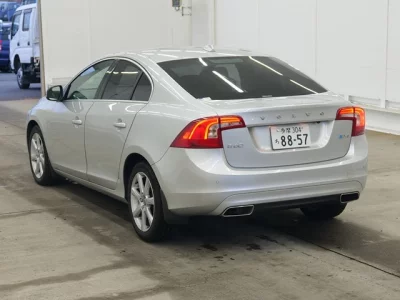Volvo S60  с аукциона в Японии
