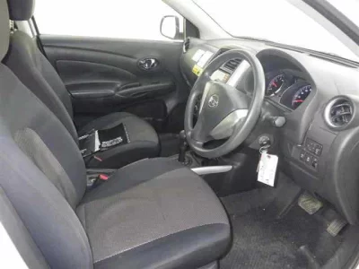 Nissan LATIO  с аукциона в Японии