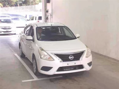 Nissan LATIO  с аукциона в Японии