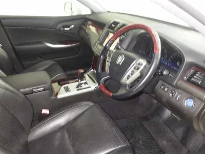 Toyota CROWN  с аукциона в Японии