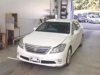 Toyota CROWN  с аукциона в Японии
