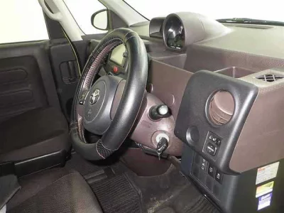 Toyota SPADE  с аукциона в Японии