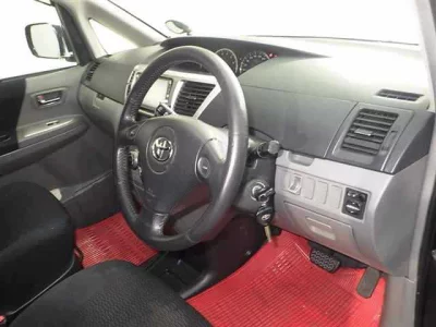 Toyota VOXY  с аукциона в Японии