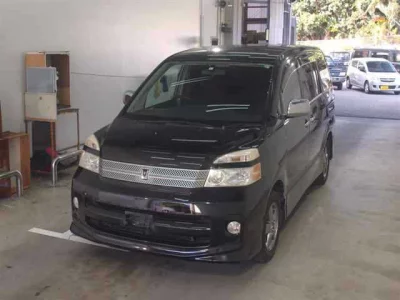 Toyota VOXY  с аукциона в Японии