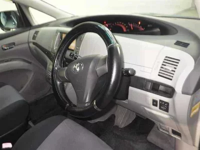 Toyota ESTIMA  с аукциона в Японии