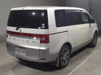 Mitsubishi Delica D:5