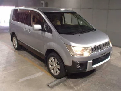 Mitsubishi Delica D:5
