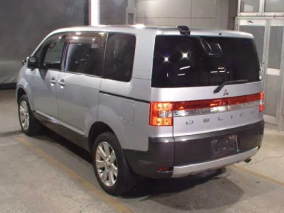 Mitsubishi Delica D:5
