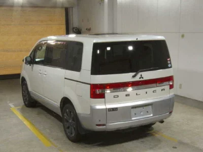 Mitsubishi Delica D:5