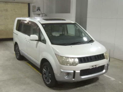 Mitsubishi Delica D:5