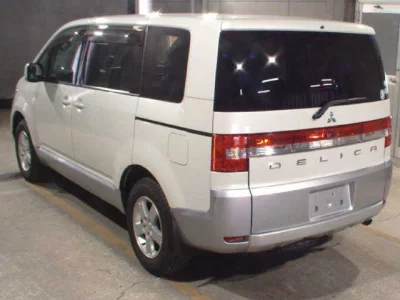 Mitsubishi Delica D:5