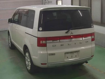 Mitsubishi DELICA D5  с аукциона в Японии