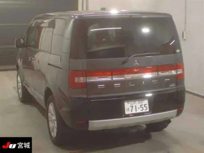 Mitsubishi Delica D:5