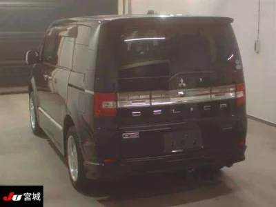 Mitsubishi Delica D:5