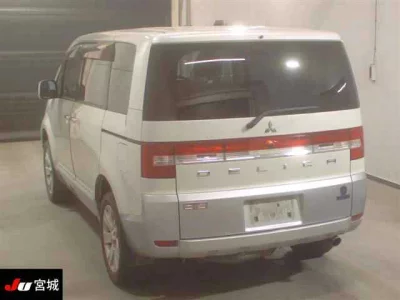 Mitsubishi Delica D:5