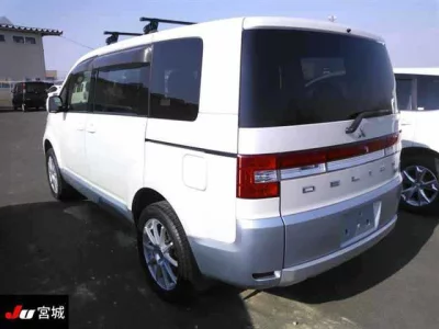 Mitsubishi Delica D:5