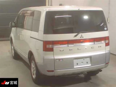 Mitsubishi Delica D:5