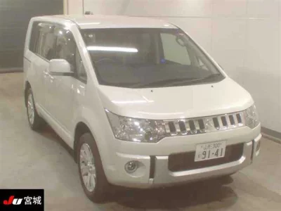 Mitsubishi Delica D:5