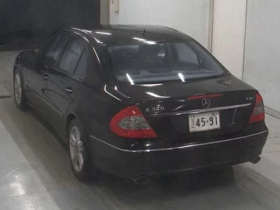 Mercedes-Benz E CLASS  с аукциона в Японии