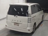 Toyota VOXY лот № 3077 оценка 3  с аукциона в Японии 4