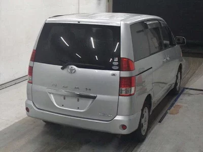 Toyota NOAH  с аукциона в Японии
