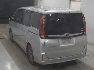 Toyota ESQUIRE  с аукциона в Японии