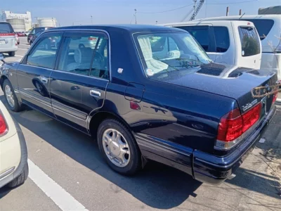 Toyota CROWN  с аукциона в Японии