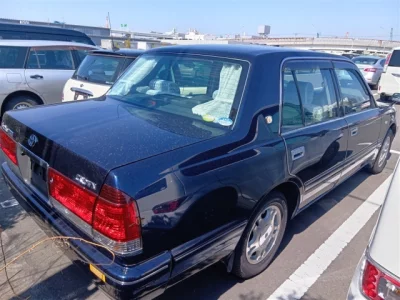 Toyota CROWN  с аукциона в Японии