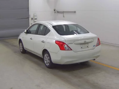 Nissan LATIO  с аукциона в Японии