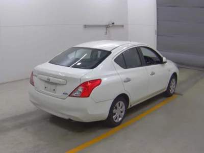 Nissan LATIO  с аукциона в Японии