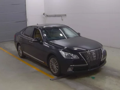 Toyota CROWN  с аукциона в Японии
