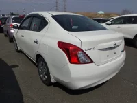 Nissan LATIO лот № 5805 оценка R  с аукциона в Японии 1