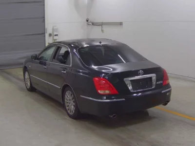 Toyota CROWN  с аукциона в Японии