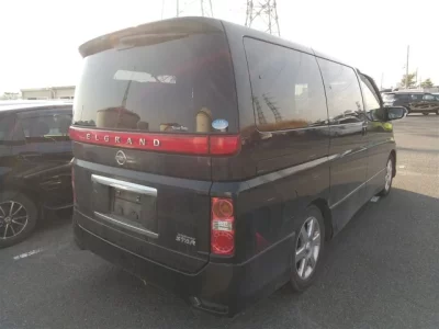 Nissan ELGRAND  с аукциона в Японии