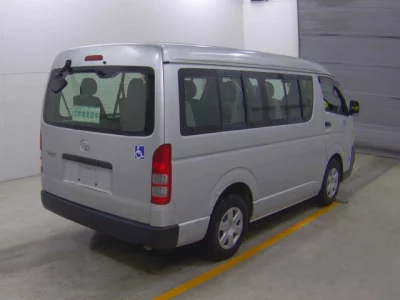 Toyota HIACE  с аукциона в Японии