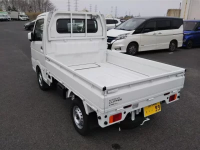 Nissan NT100 Clipper