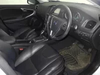 Volvo V40 лот № 242 оценка 4  с аукциона в Японии 2