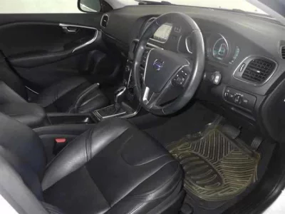 Volvo V40  с аукциона в Японии