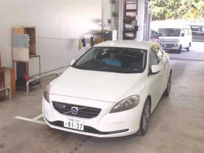 Volvo V40  с аукциона в Японии