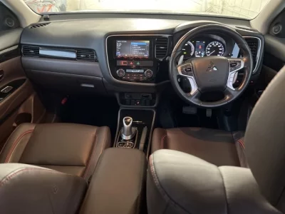 Mitsubishi OUTLANDER PHEV
