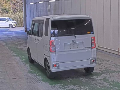 Daihatsu WAKE  с аукциона в Японии