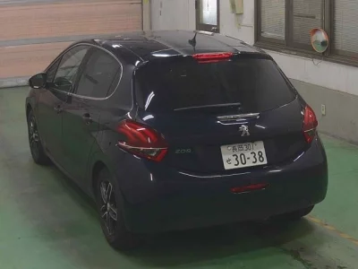 Peugeot 208  с аукциона в Японии